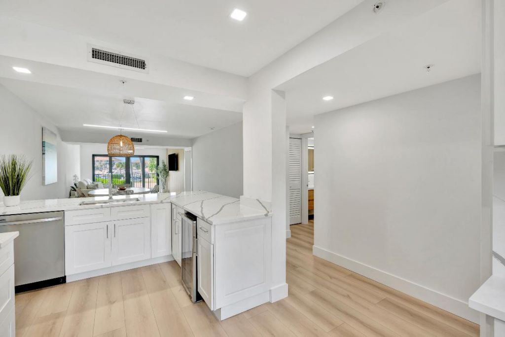 501 Seafarer Circle, Unit 204, Jupiter, FL 33477 Photo