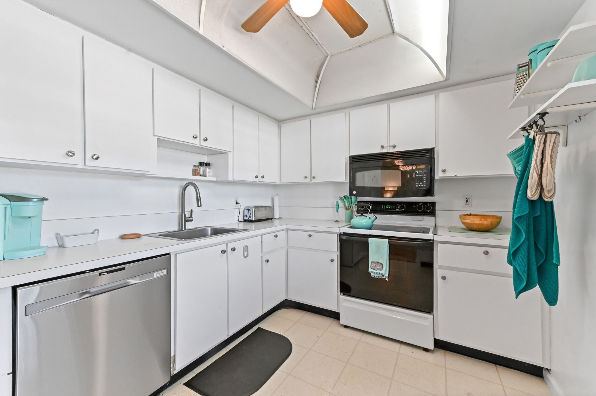 1250 Sugar Sands Boulevard, Unit 210, Singer Island, FL 33404 Photo