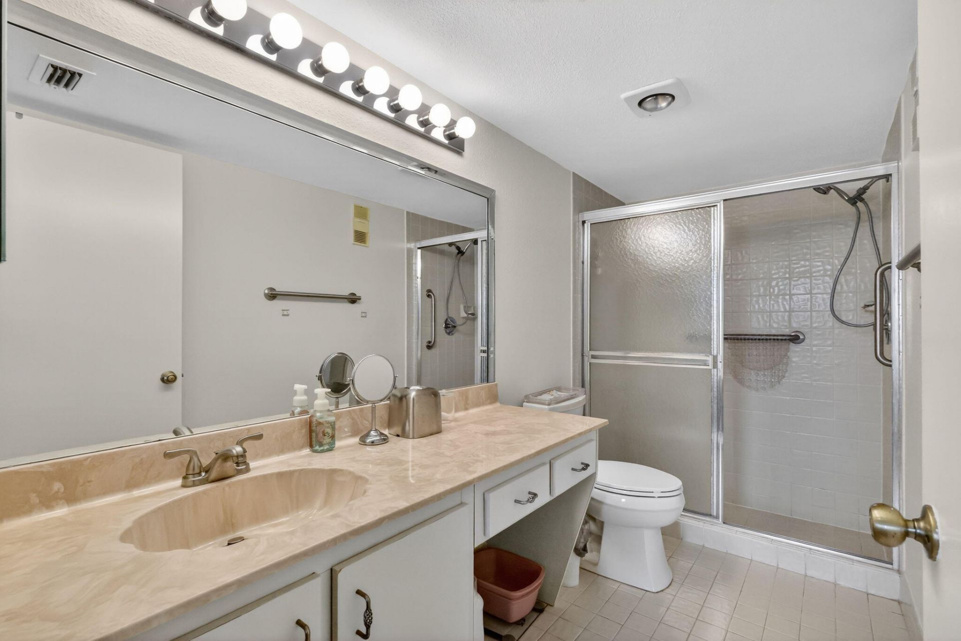 10215 N Circle Lake Drive, Unit 101, Boynton Beach, FL 33437 Photo