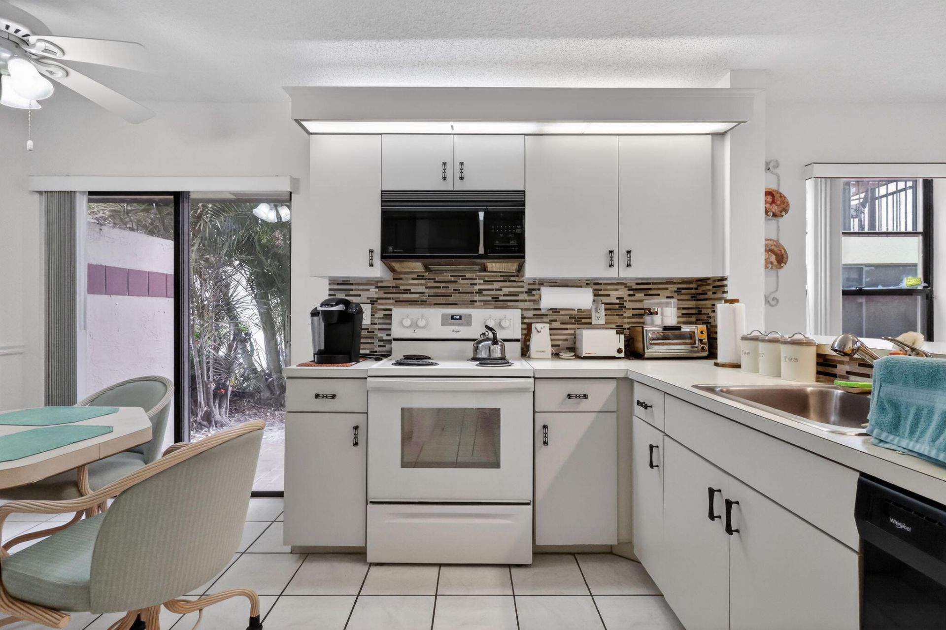 10215 N Circle Lake Drive, Unit 101, Boynton Beach, FL 33437 Photo