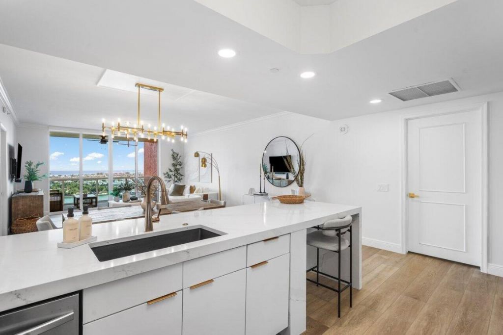 2640 Lake Shore Drive, Unit 1410, Riviera Beach, FL 33404 Photo