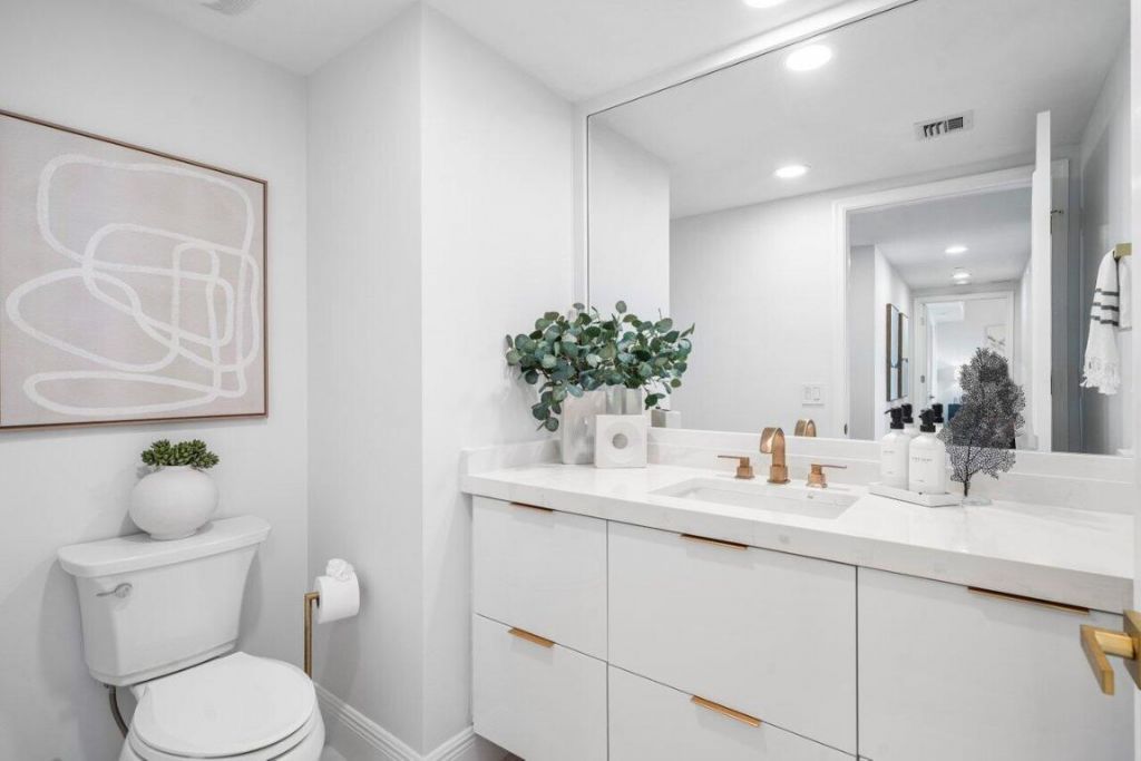 2640 Lake Shore Drive, Unit 1410, Riviera Beach, FL 33404 Photo