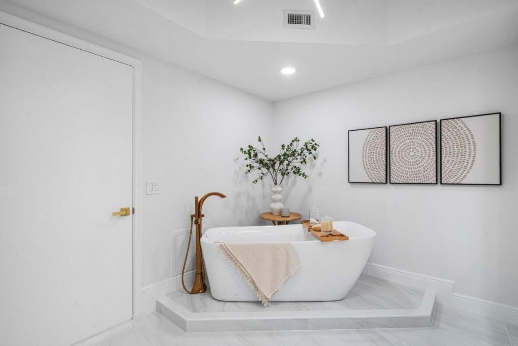 2640 Lake Shore Drive, Unit 1410, Riviera Beach, FL 33404 Photo