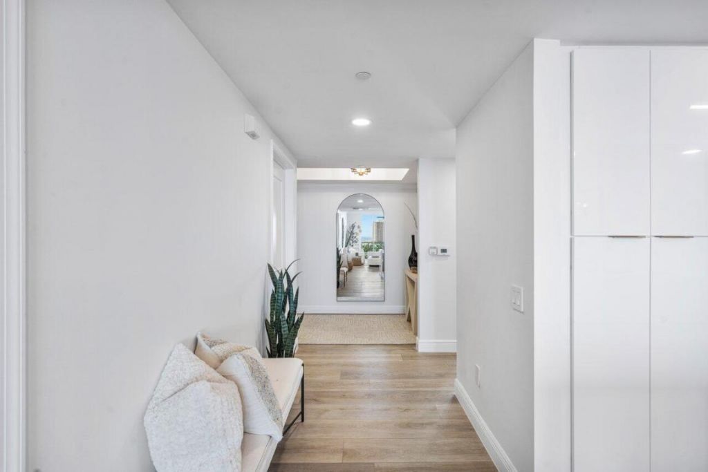 2640 Lake Shore Drive, Unit 1410, Riviera Beach, FL 33404 Photo