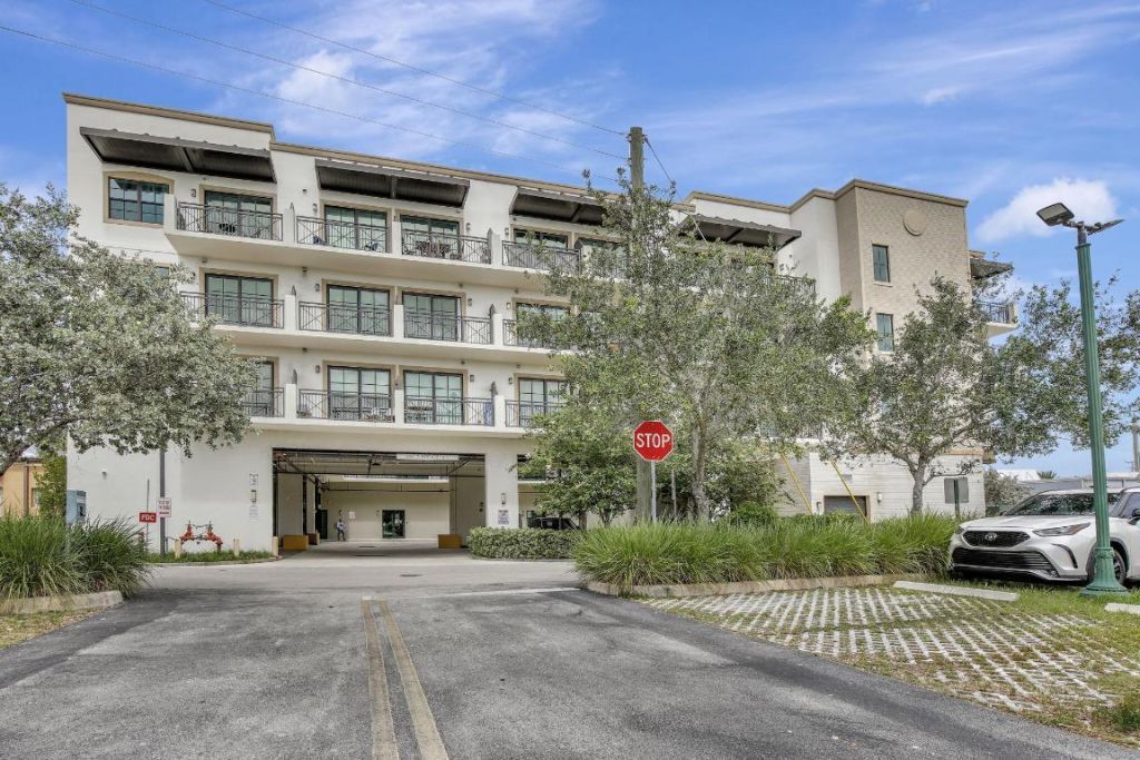 4100 SW 64th Avenue, Unit 315, Davie, FL 33314 Photo