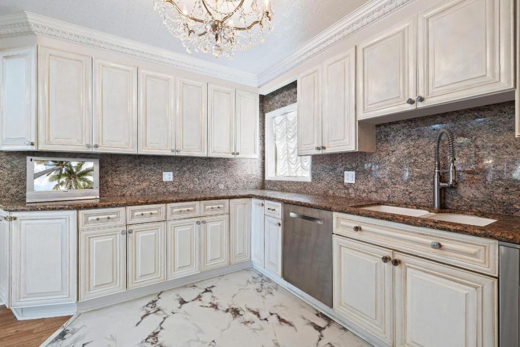 2170 Ibis Isle Road, Unit 8, Palm Beach, FL 33480 Photo