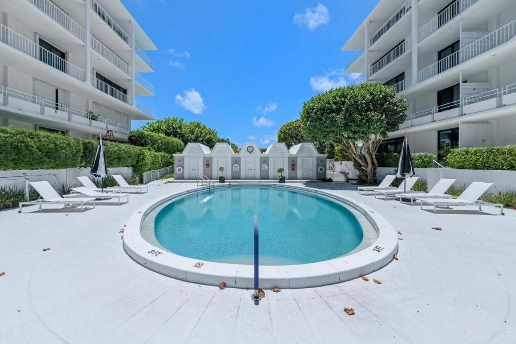 2170 Ibis Isle Road, Unit 8, Palm Beach, FL 33480 Photo