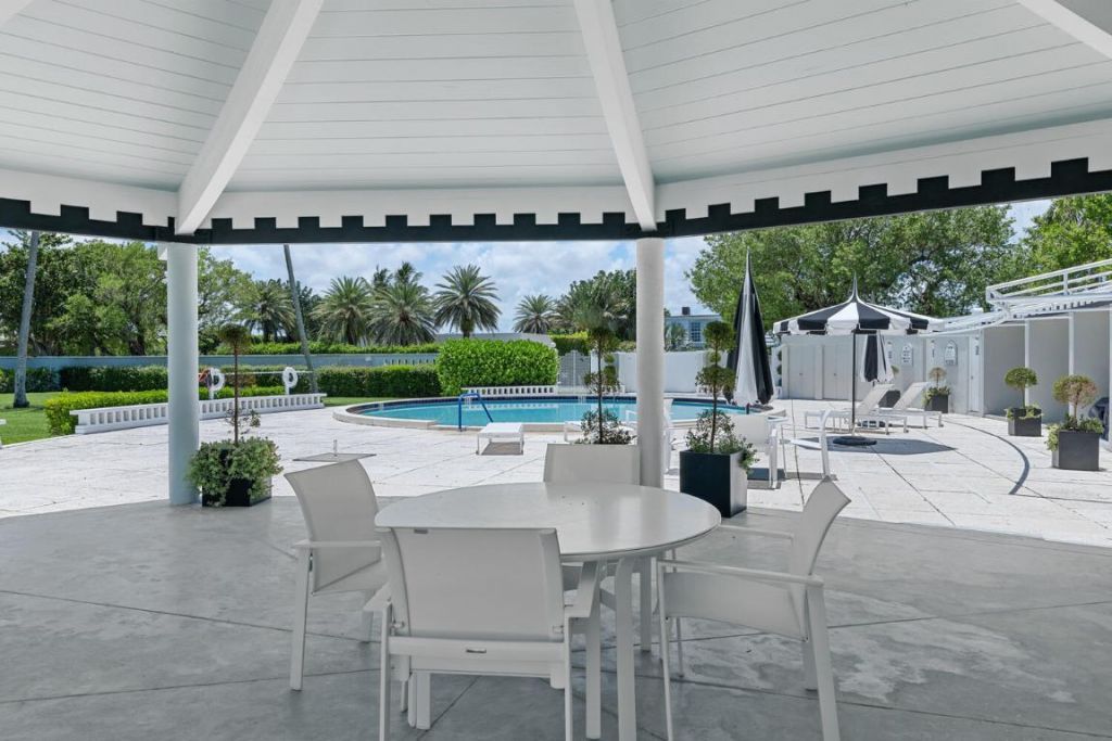 2170 Ibis Isle Road, Unit 8, Palm Beach, FL 33480 Photo