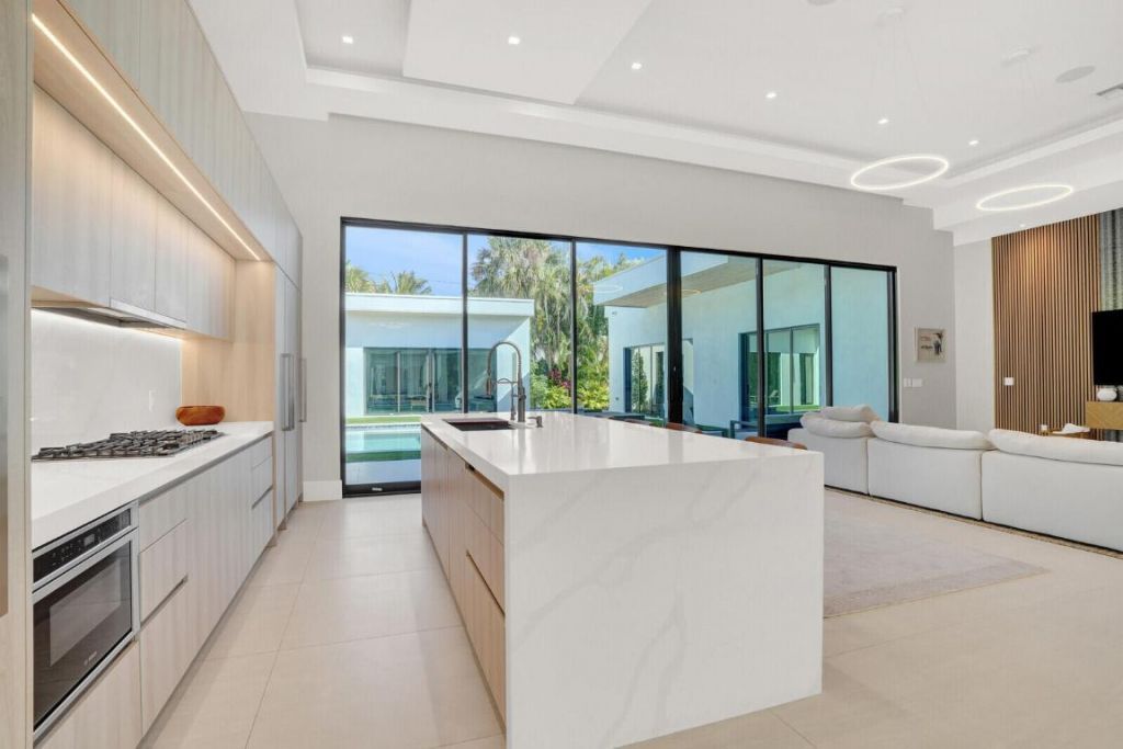 828 NW 2nd Avenue, Boca Raton, FL 33432 Photo