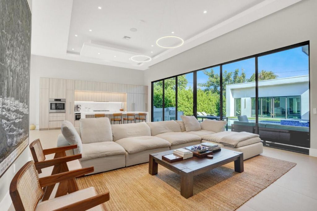 828 NW 2nd Avenue, Boca Raton, FL 33432 Photo