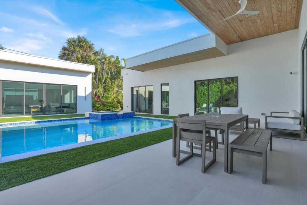 828 NW 2nd Avenue, Boca Raton, FL 33432 Photo