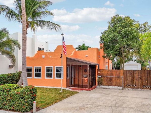 528 Avenida Hermosa, West Palm Beach, FL 33405