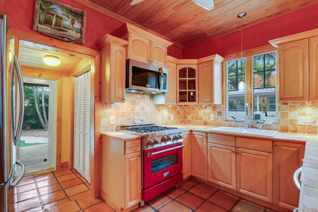 528 Avenida Hermosa, West Palm Beach, FL 33405 Photo