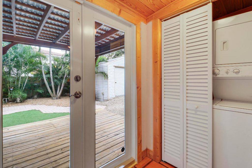 528 Avenida Hermosa, West Palm Beach, FL 33405 Photo