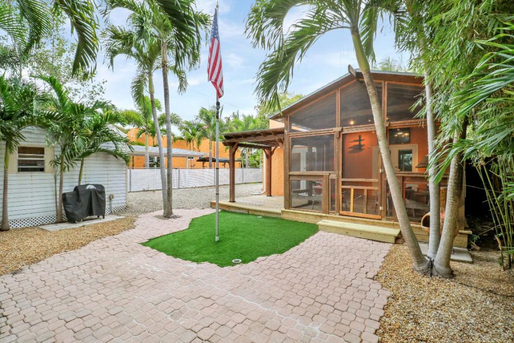 528 Avenida Hermosa, West Palm Beach, FL 33405 Photo