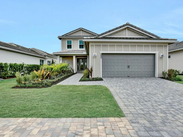 203 SE Calmo Circle, Port St. Lucie, FL 34984