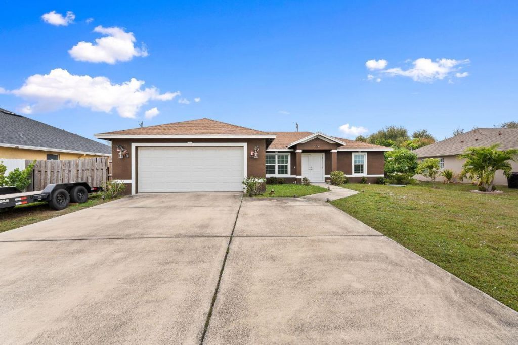 2356 SW Savona Boulevard, Port Saint Lucie, FL 34953 Photo