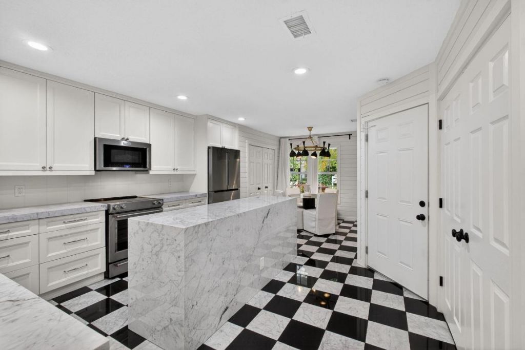 25 Grand Bay Circle, Juno Beach, FL 33408 Photo