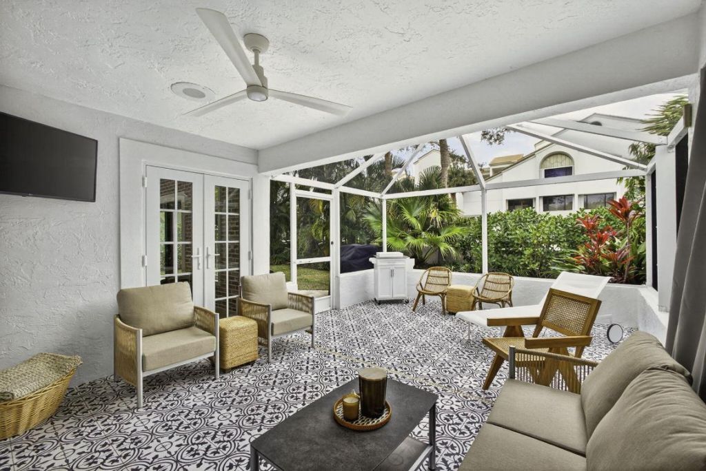 25 Grand Bay Circle, Juno Beach, FL 33408 Photo