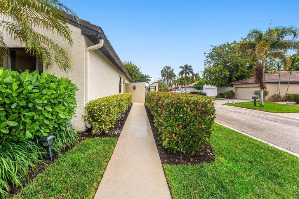 82 Ironwood Way N Way N, Palm Beach Gardens, FL 33418 Photo