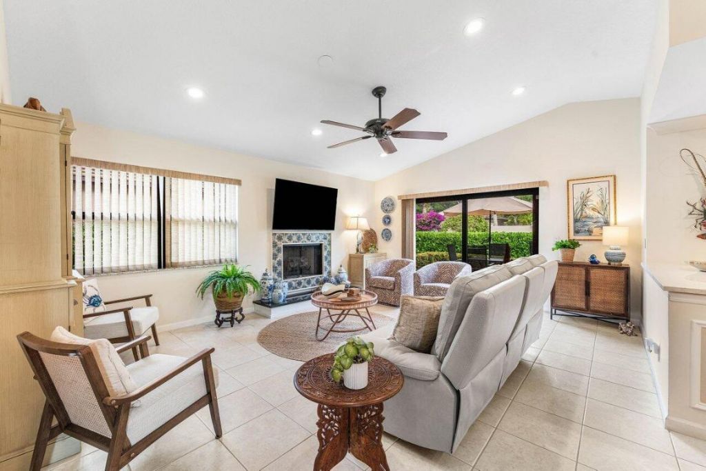 82 Ironwood Way N Way N, Palm Beach Gardens, FL 33418 Photo