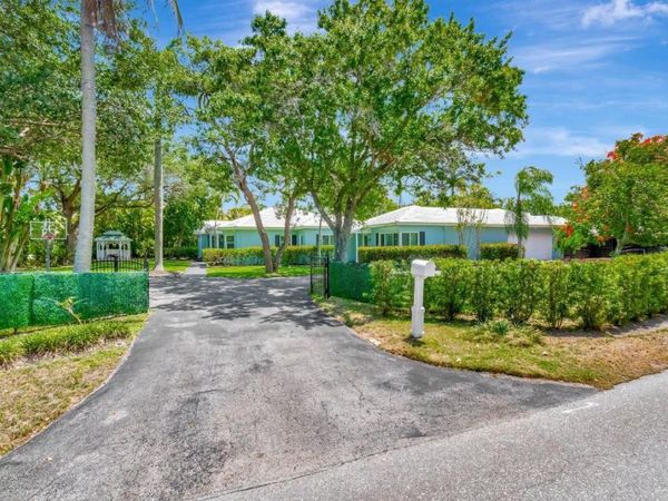1220 N Swinton Avenue, Delray Beach, FL 33444
