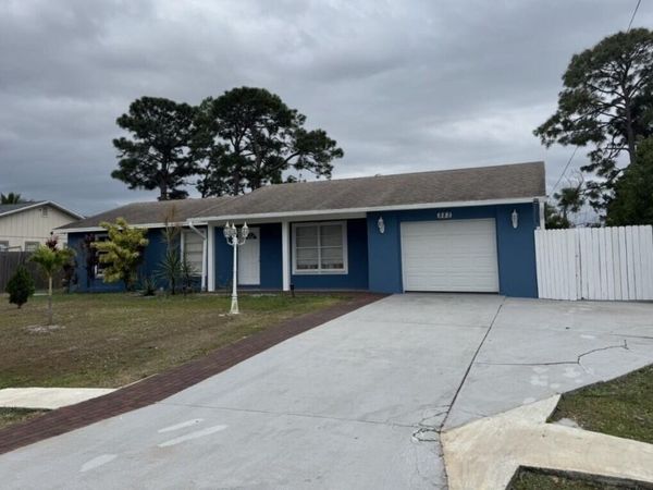 882 SE Walters Terrace, Port St. Lucie, FL 34983