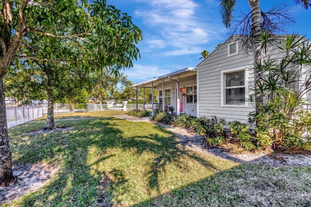 736 Rockland Drive, West Palm Beach, FL 33405 Photo