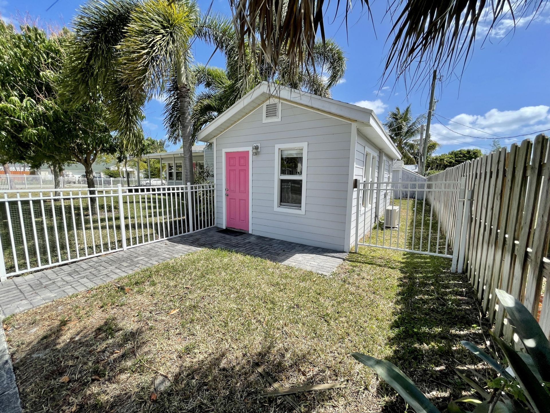 736 Rockland Drive, West Palm Beach, FL 33405 Photo