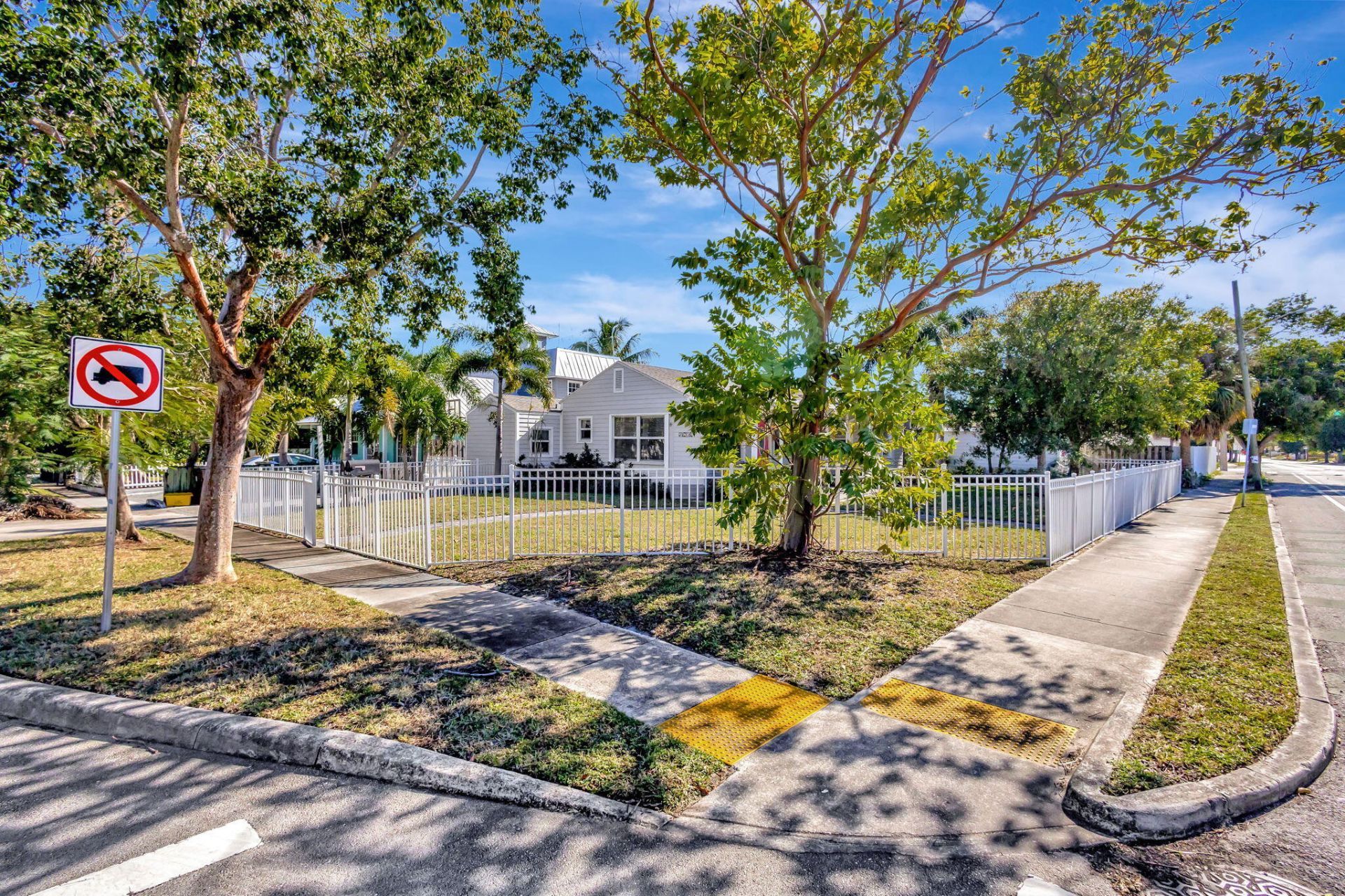 736 Rockland Drive, West Palm Beach, FL 33405 Photo