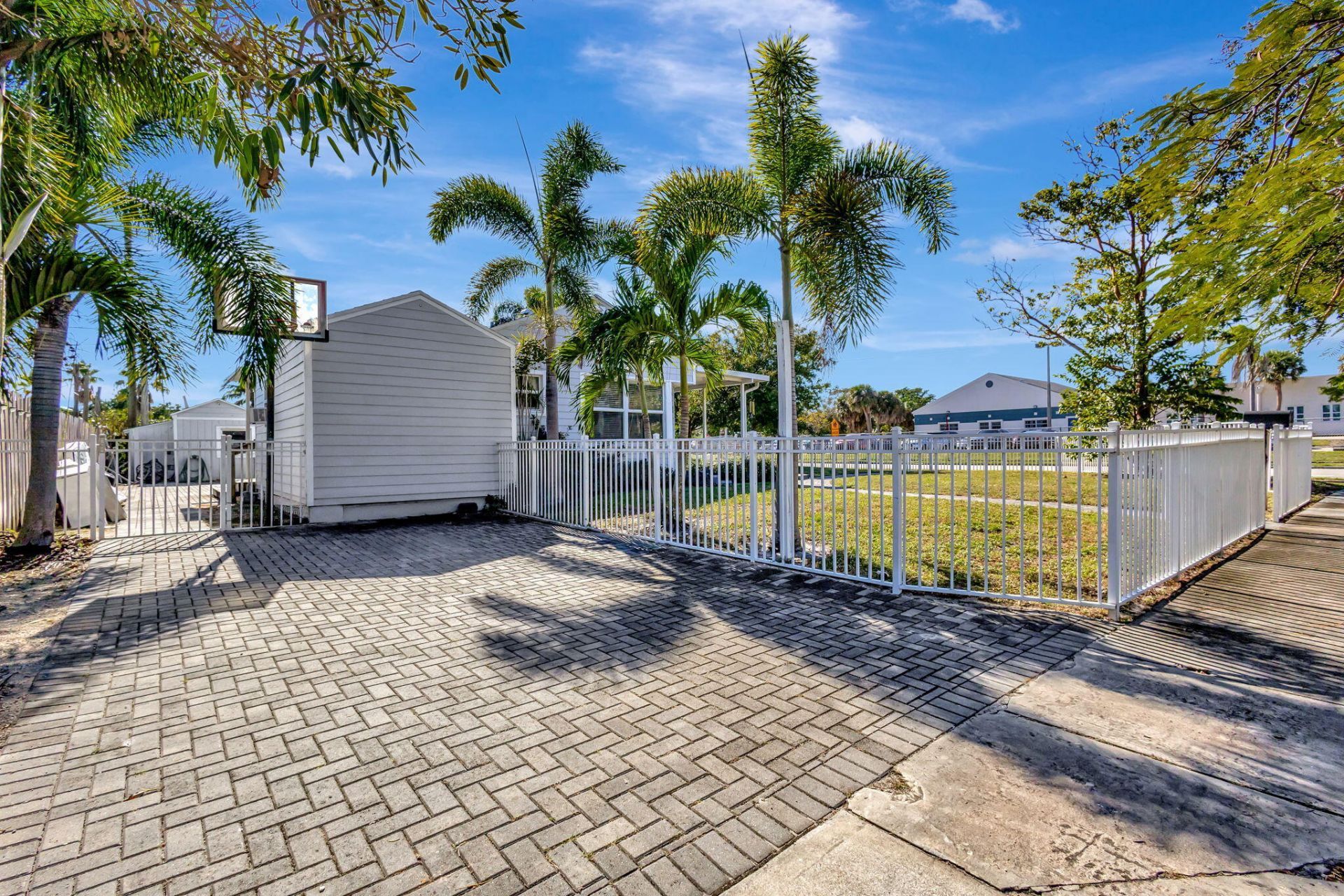 736 Rockland Drive, West Palm Beach, FL 33405 Photo