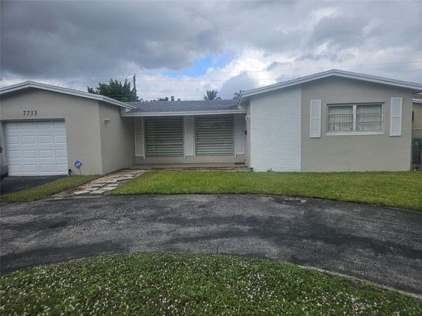 7733 Embassy Boulevard, Miramar, FL 33023