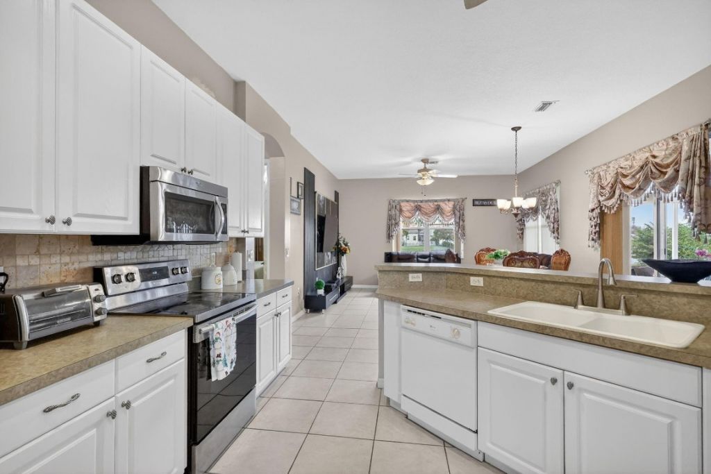 544 SW Lake Manatee Way, Port Saint Lucie, FL 34986 Photo