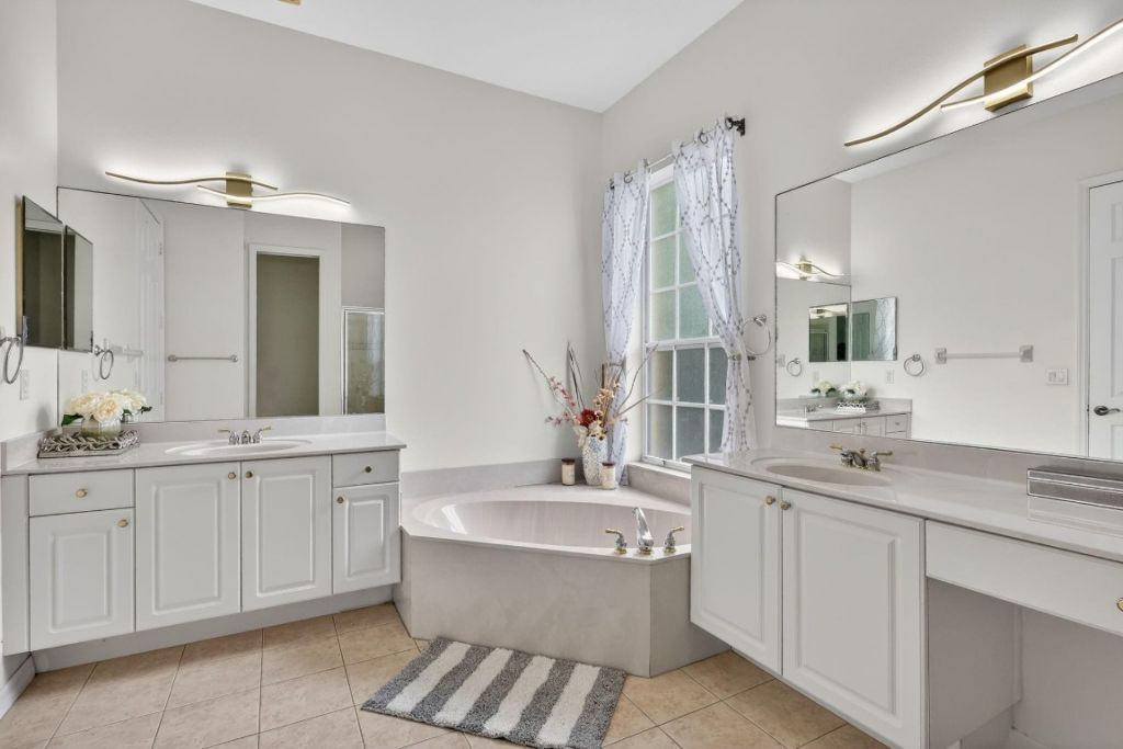 544 SW Lake Manatee Way, Port Saint Lucie, FL 34986 Photo