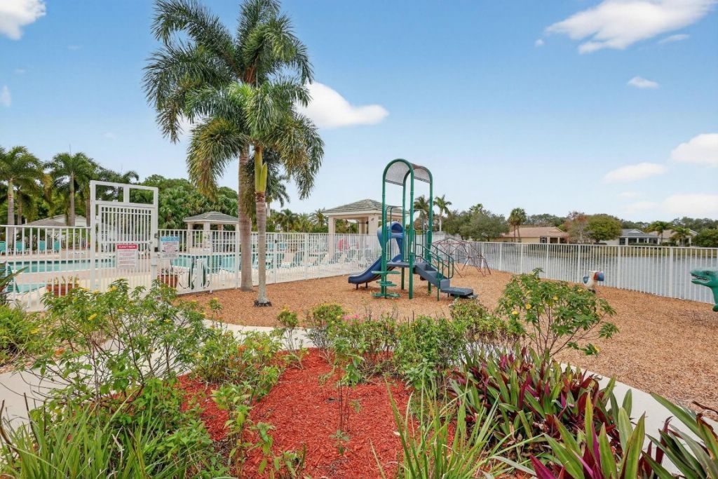 544 SW Lake Manatee Way, Port Saint Lucie, FL 34986 Photo