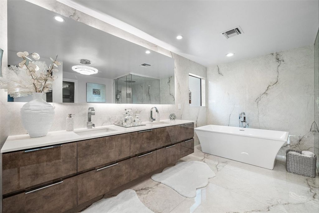 737 NE Boca Bay Colony Dr, Boca Raton, FL 33487 Photo