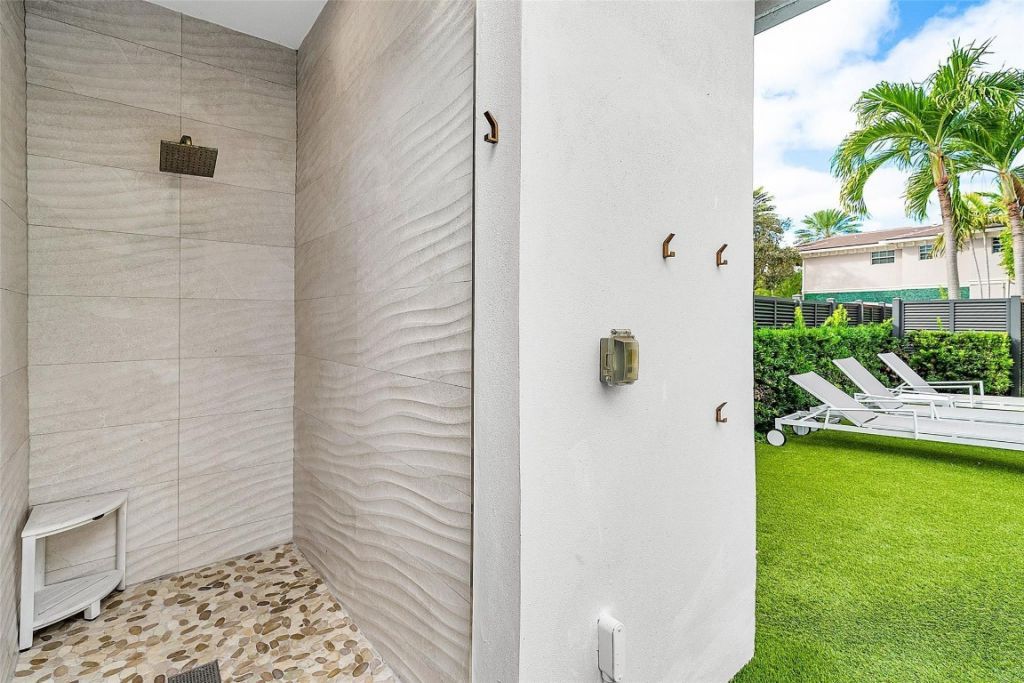 737 NE Boca Bay Colony Dr, Boca Raton, FL 33487 Photo