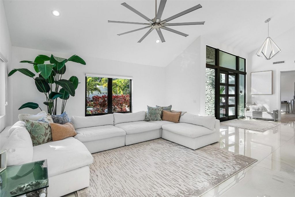 737 NE Boca Bay Colony Dr, Boca Raton, FL 33487 Photo