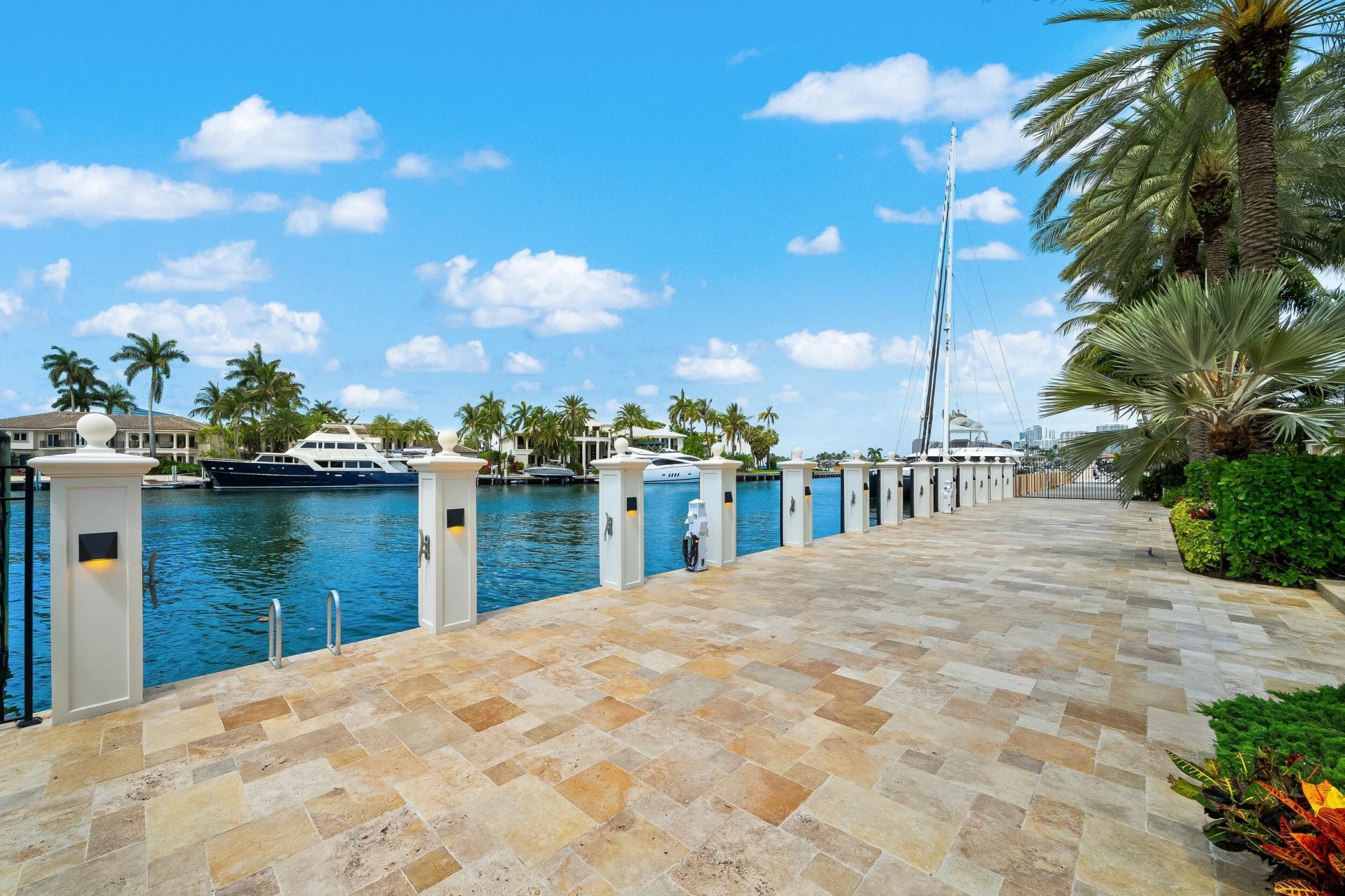 2430 Del Lago Drive, Fort Lauderdale, FL 33316 Photo