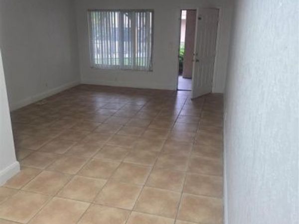 2436 NW 39th Way, Lauderdale Lakes, FL 33311