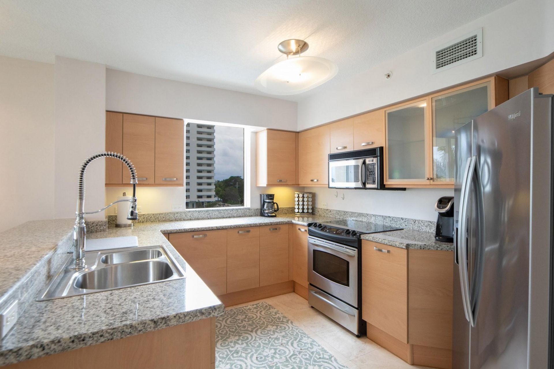 2001 N Ocean Boulevard, Unit 401, Fort Lauderdale, FL 33305 Photo