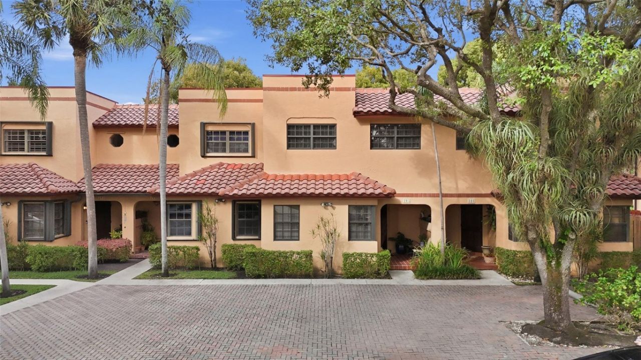 261 NE 16th Pl, Unit 305, Fort Lauderdale, FL 33305 Main Photo