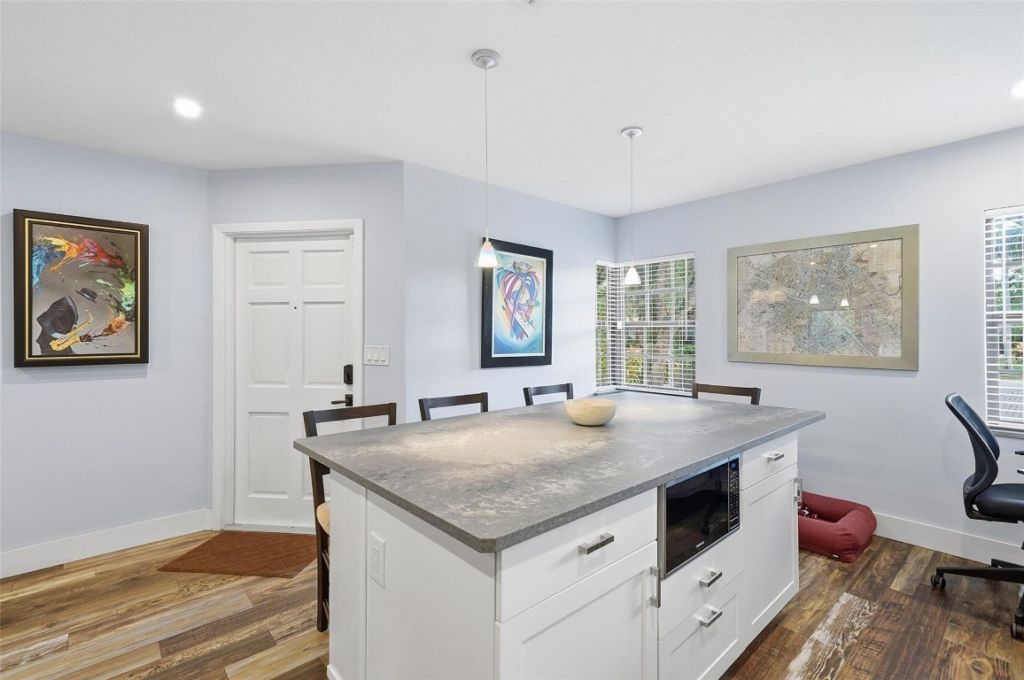 261 NE 16th Place, Unit 305, Fort Lauderdale, FL 33305 Photo