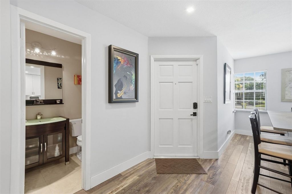 261 NE 16th Place, Unit 305, Fort Lauderdale, FL 33305 Photo