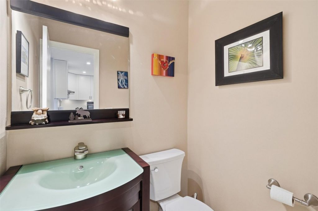 261 NE 16th Place, Unit 305, Fort Lauderdale, FL 33305 Photo