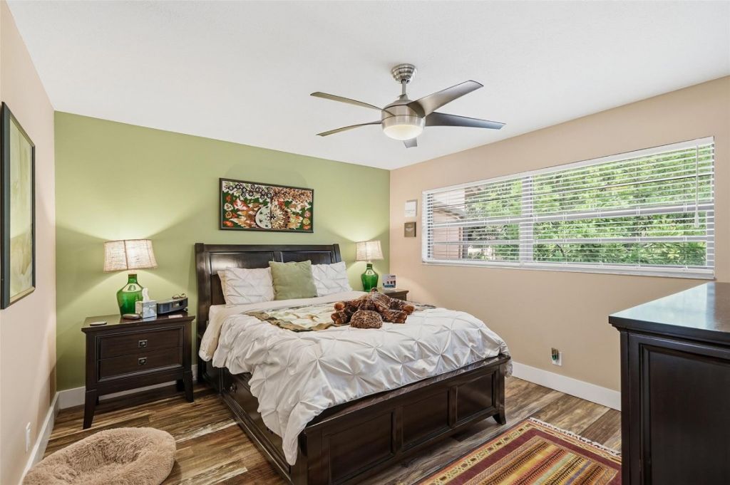 261 NE 16th Place, Unit 305, Fort Lauderdale, FL 33305 Photo