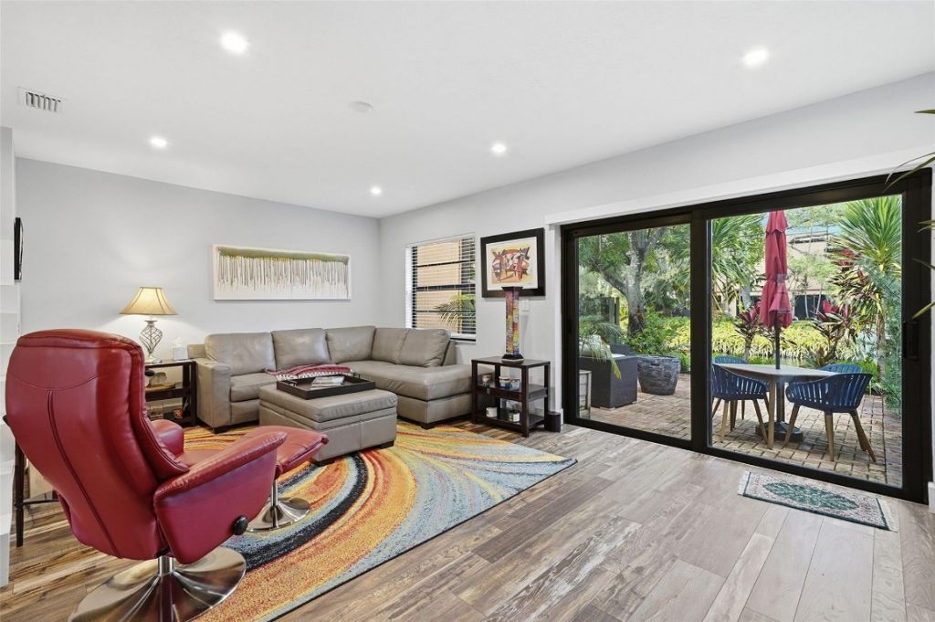 261 NE 16th Place, Unit 305, Fort Lauderdale, FL 33305 Photo