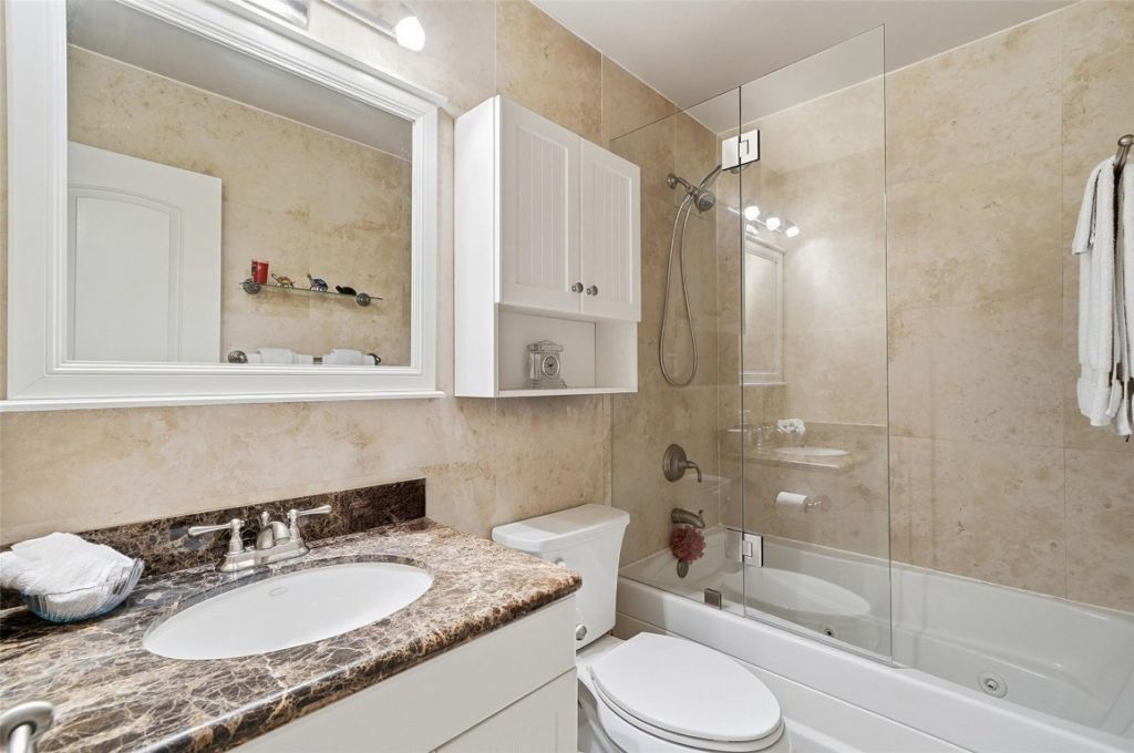 261 NE 16th Place, Unit 305, Fort Lauderdale, FL 33305 Photo