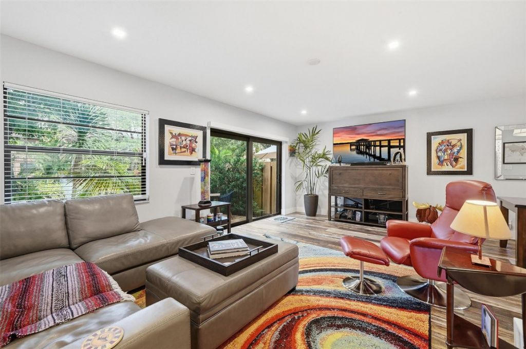 261 NE 16th Place, Unit 305, Fort Lauderdale, FL 33305 Photo