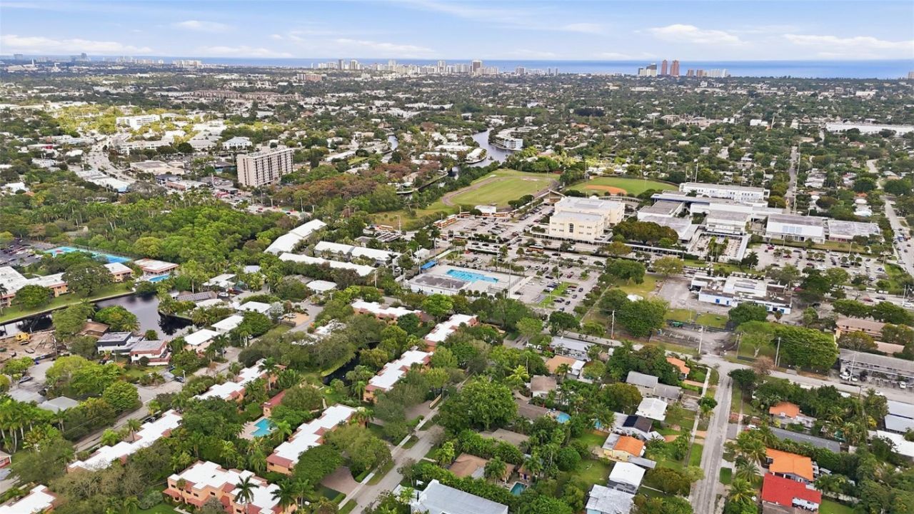 261 NE 16th Place, Unit 305, Fort Lauderdale, FL 33305 Photo